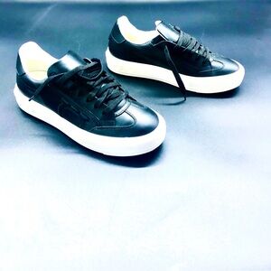 Kids size 5 Salvatore Ferragamo Black Trainers